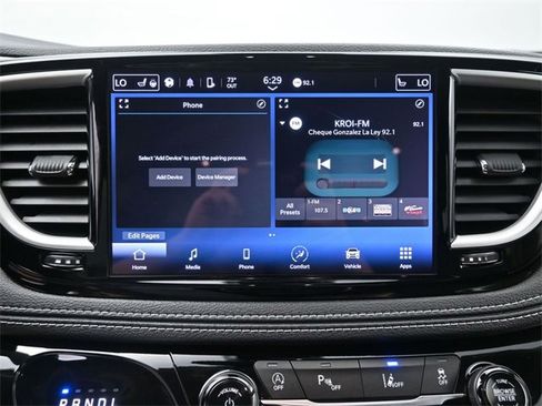 Used 2023 Chrysler Pacifica Touring-L image 4