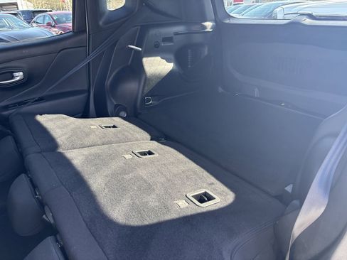 Used 2023 Jeep Renegade Latitude AWD/4WD image 29