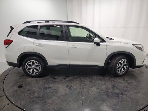 Used 2019 Subaru Forester Premium image 11