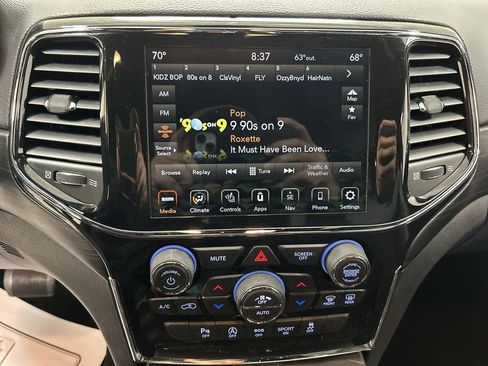 Used 2021 Jeep Grand Cherokee Laredo X image 14