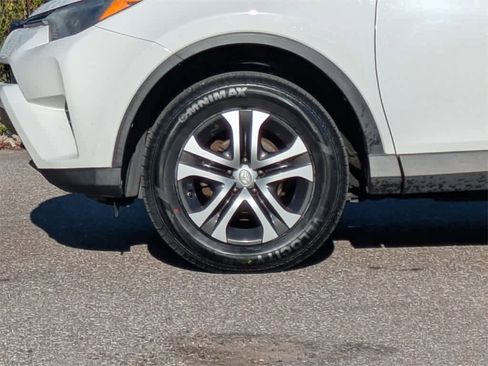 Used 2018 Toyota RAV4 LE image 10