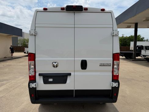 Used 2025 RAM ProMaster 2500 w/ Convenience Group FWD image 4