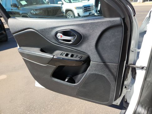 Used 2023 Jeep Cherokee Altitude Lux image 13