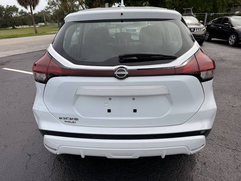 Used 2022 Nissan Kicks S FWD image 4