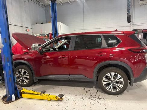 Used 2022 Nissan Rogue SV AWD/4WD image 2