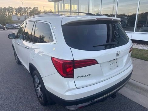 Used 2017 Honda Pilot Touring image 8
