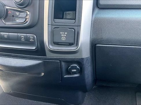 Used 2018 RAM 1500 Big Horn AWD/4WD image 32