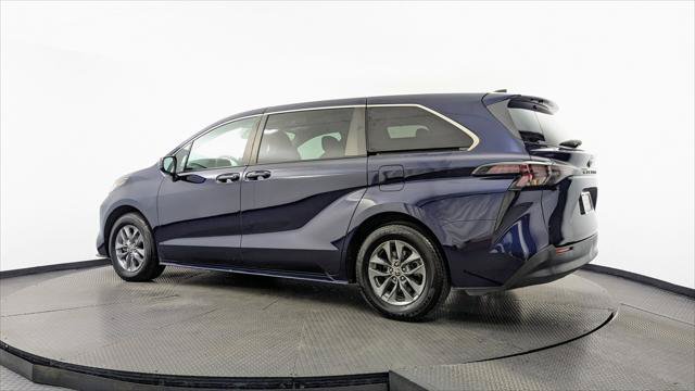 Used 2023 Toyota Sienna LE FWD image 6