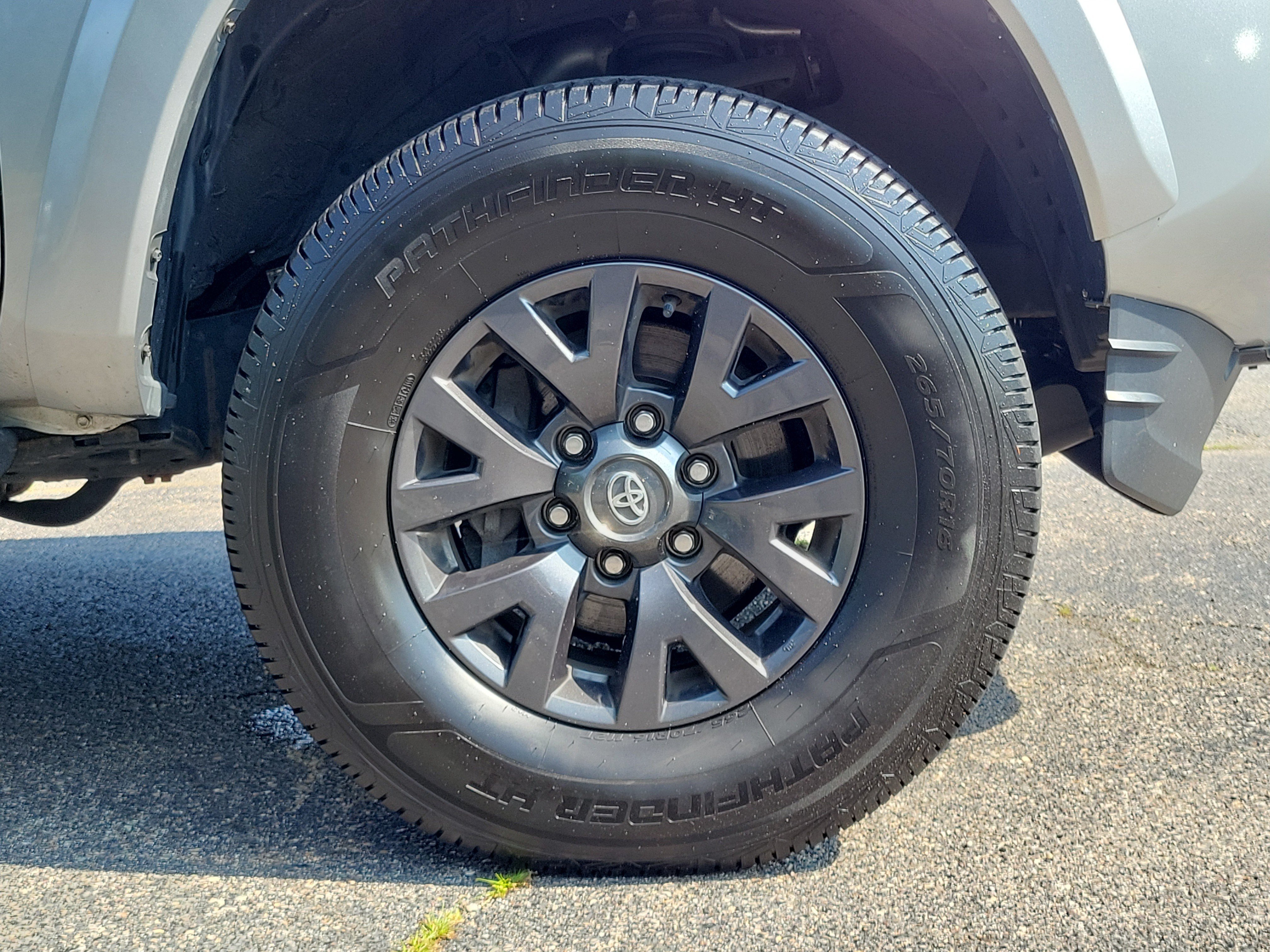 Used 2022 Toyota Tacoma SR5 w/ SR5 Appearance Package (SM) AWD/4WD image 5