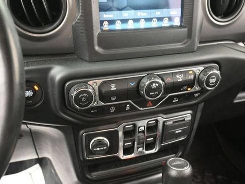 Used 2022 Jeep Gladiator Sport AWD/4WD image 23