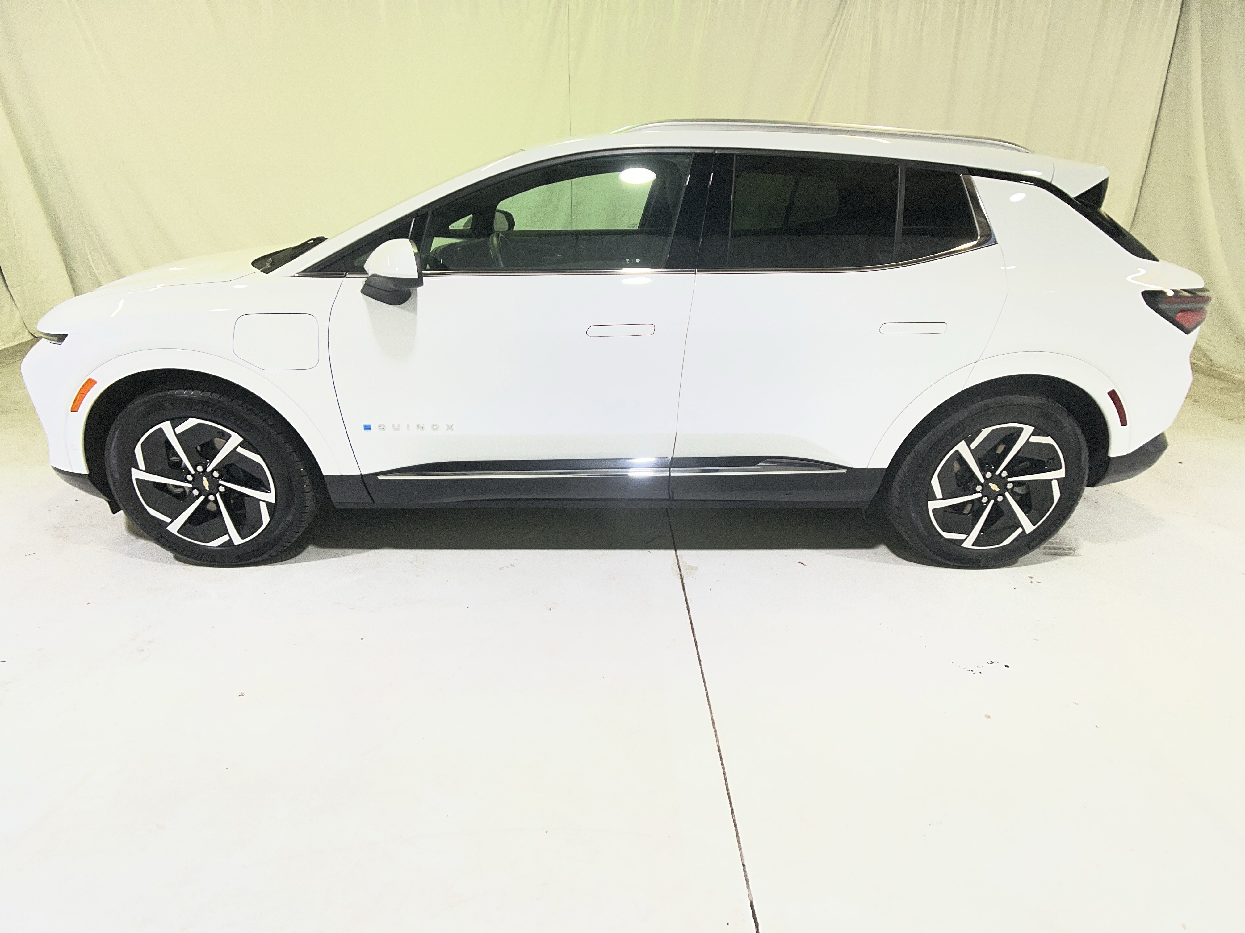 Used 2024 Chevrolet Equinox EV LT w/ Active Safety Package 3 FWD image 7