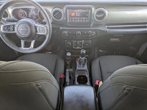 Used 2019 Jeep Wrangler Unlimited Sahara AWD/4WD image 16