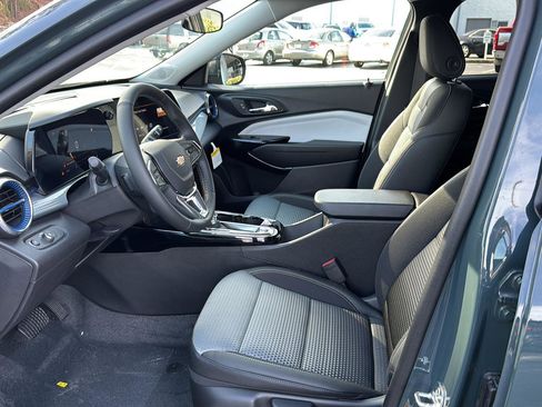 New 2026 Chevrolet Trax LT w/ Driver Confidence Package image 8