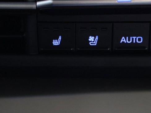 Used 2022 Toyota Sienna Limited image 47