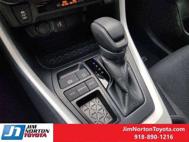 Used 2025 Toyota RAV4 LE FWD image 22