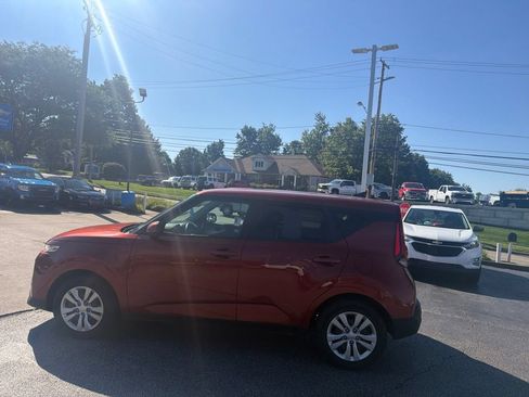 Used 2021 Kia Soul LX FWD image 5