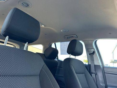 Used 2022 GMC Acadia SLE FWD image 19