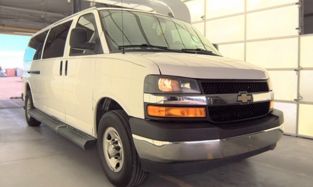 Used 2019 Chevrolet Express 3500 LT w/ LT Preferred Equipment Group RWD image 4