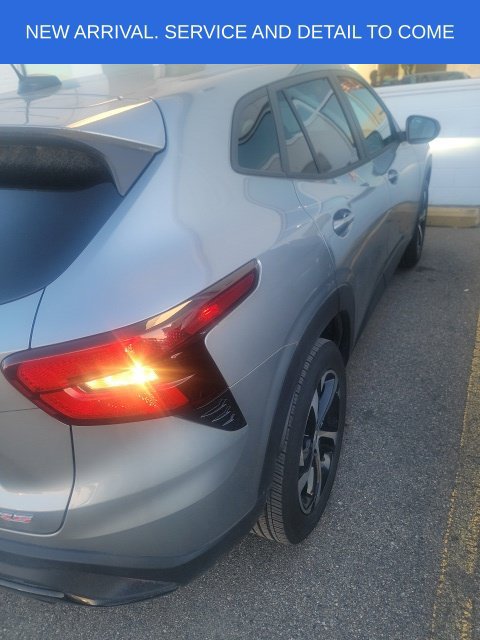 Certified 2024 Chevrolet Trax RS FWD image 3