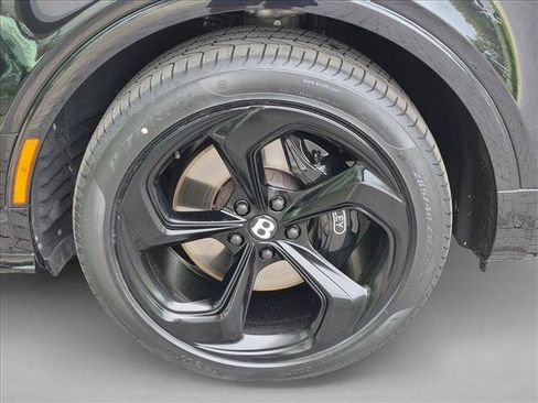 Used 2023 Bentley Bentayga AWD/4WD image 25