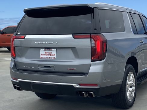 Used 2025 GMC Yukon XL Denali AWD/4WD image 3