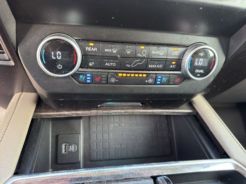 Used 2020 Ford Expedition Limited RWD image 18