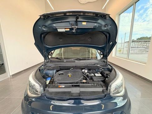 Used 2019 Kia Soul + FWD image 34