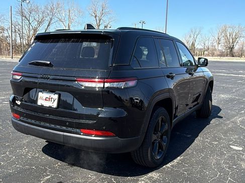 Used 2023 Jeep Grand Cherokee Altitude image 8