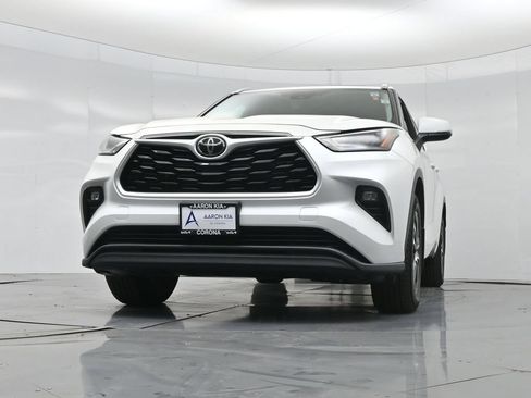 Used 2023 Toyota Highlander XLE AWD/4WD image 49