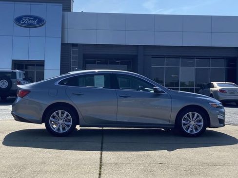 Used 2024 Chevrolet Malibu LT FWD image 2