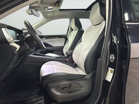 New 2026 Volkswagen Tiguan SE image 17