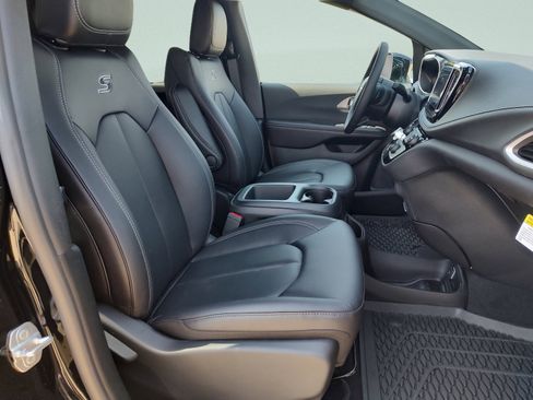New 2026 Chrysler Pacifica Select image 30
