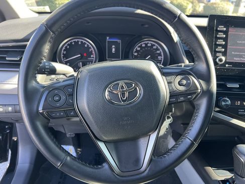 Used 2022 Toyota Camry SE image 18