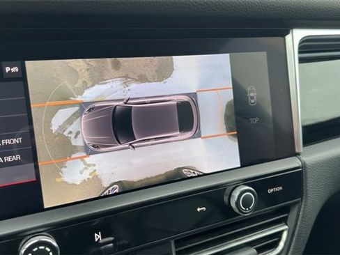 Used 2023 Porsche Macan Turbo image 23