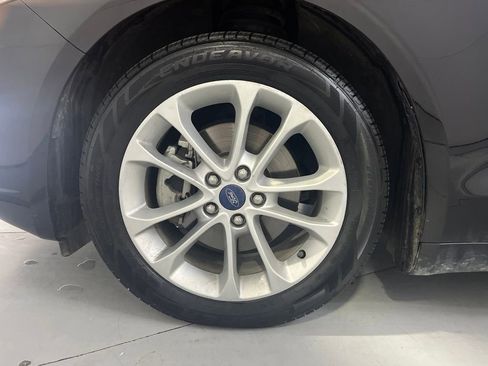 Used 2019 Ford Fusion SE FWD image 14