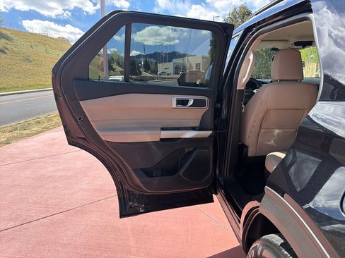 Certified 2022 Ford Explorer XLT w/ Equipment Group 202A AWD/4WD image 20