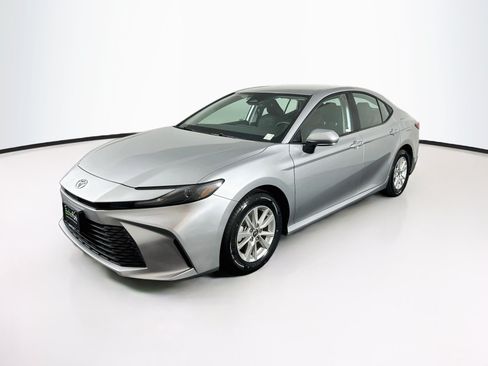 Used 2025 Toyota Camry LE FWD image 3
