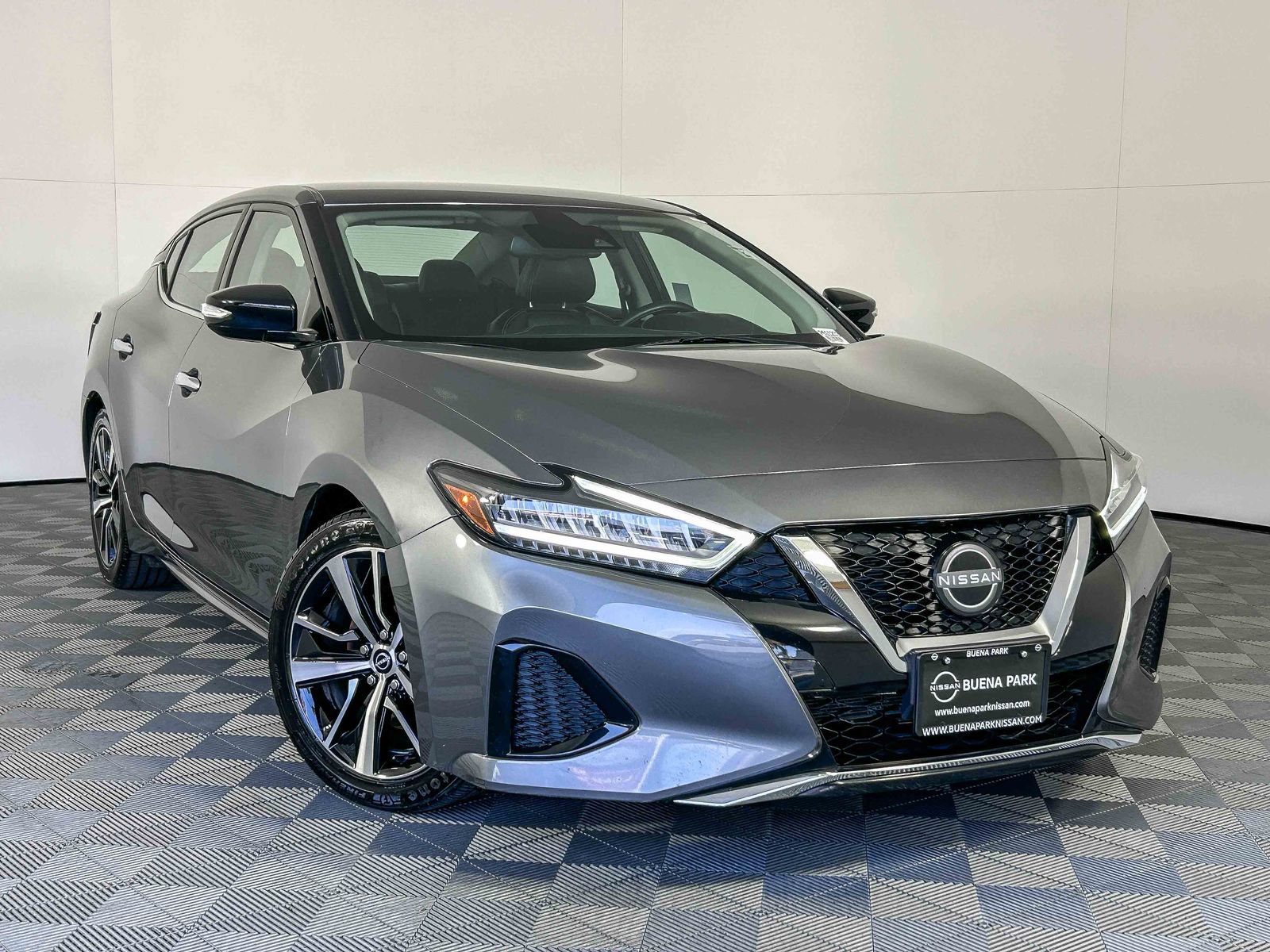 Used 2023 Nissan Maxima SV w/ Floor Mat Group FWD image 1