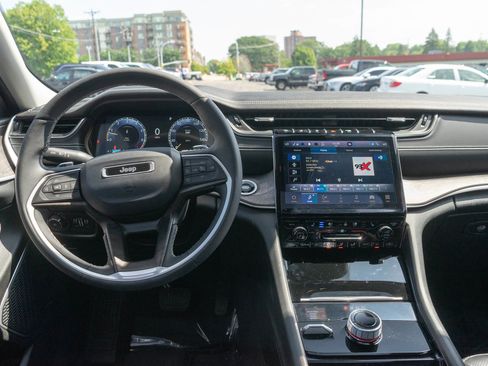Used 2023 Jeep Grand Cherokee L Limited w/ Luxury Tech Group II AWD/4WD image 13