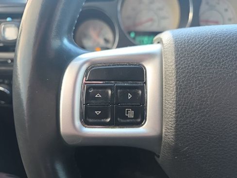 Used 2012 Dodge Challenger SXT image 20