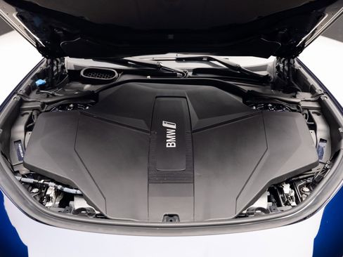 Used 2023 BMW i7 xDrive60 image 72