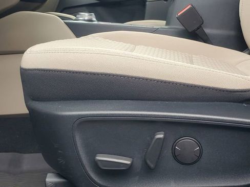 Used 2020 Ford Escape SE image 10