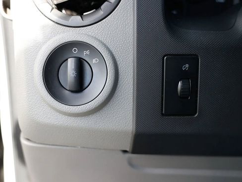 Used 2014 Ford E-350 and Econoline 350 XLT image 39