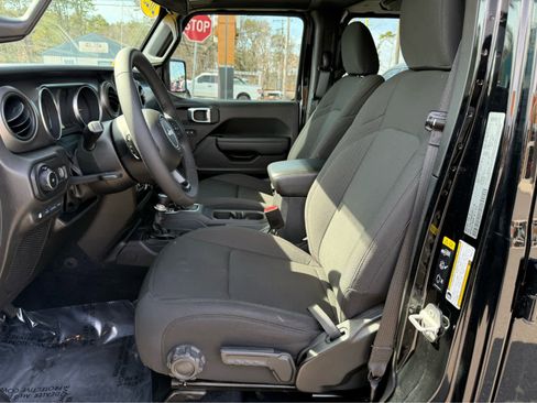 Used 2023 Jeep Wrangler Unlimited image 12