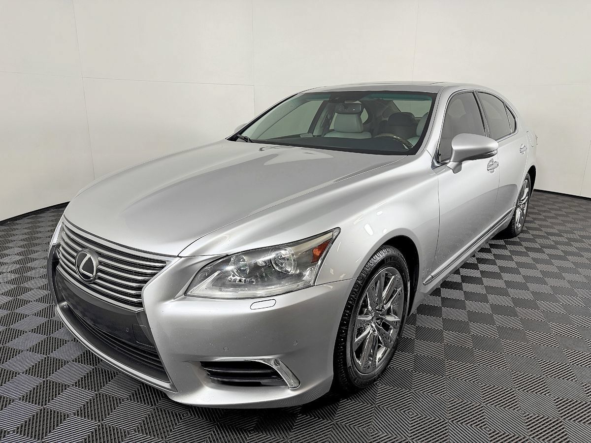 Used 2014 Lexus LS 460 w/ Comfort Package RWD image 2