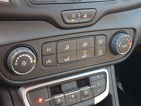 Used 2024 GMC Terrain SLE image 20