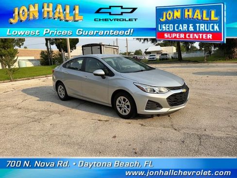 Used 2019 Chevrolet Cruze LS FWD image 1