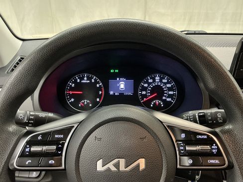 Used 2022 Kia Seltos LX AWD/4WD image 11