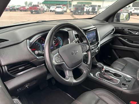 Used 2023 Chevrolet Traverse RS AWD/4WD image 2