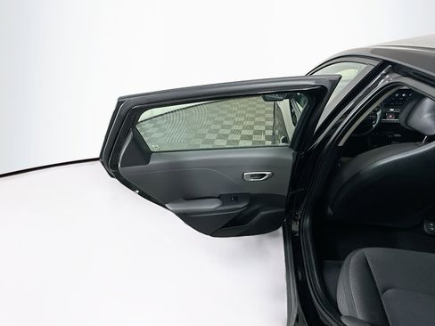 Used 2025 Kia K4 LXS image 25